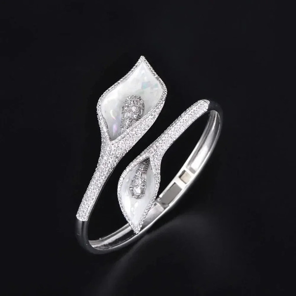 VQ Flower Bracelet and Ring Set - Picture 2 of 3